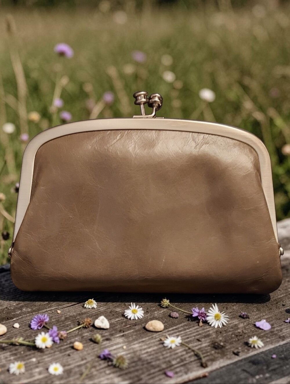 HOBO Lauren Vintage Kisslock Clutch Wallet In Olive Green